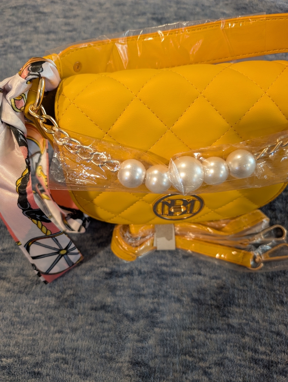 NWT Badgley Mischka Quilted Pearl-Accent Crossbody Bag With Scarf - Picture 9 of 12
